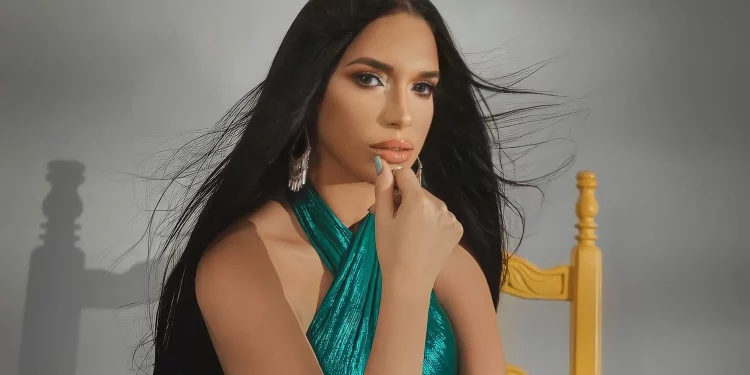Amelia Alcántara denuncia es víctima de extorsión con unas fotos íntimas