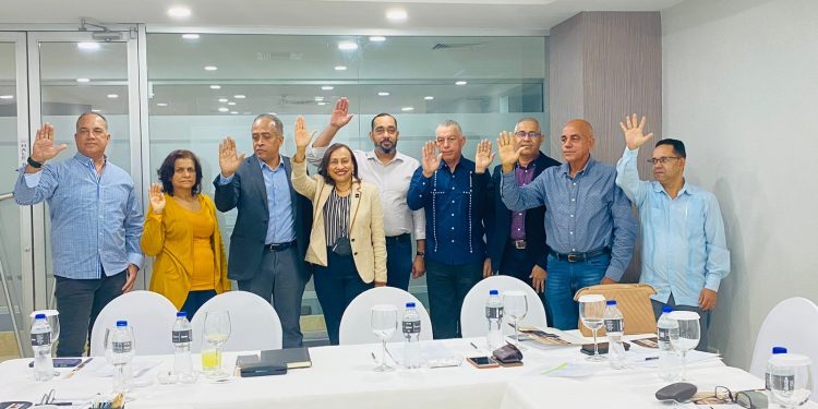 Asociación de Hoteles de Santiago juramenta directiva 2023-2025