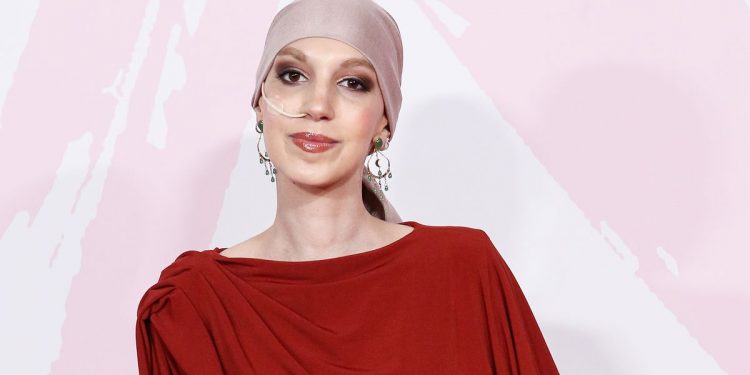 Muere la ‘influencer’ Elena Huelva, a los 20 años, tras una larga lucha contra el cáncer