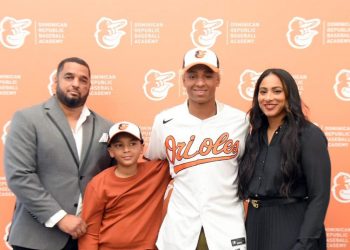 Equipos de MLB firman cuatro prospectos de la Academia de Béisbol Mícalo Bermúdez