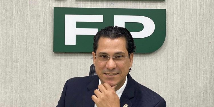 Diputado llama a los dominicanos a no perder la esperanza en el futuro del país