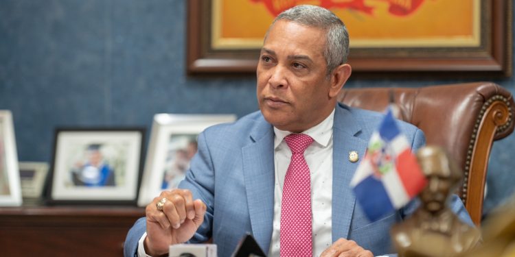Senado Franklin Romero presenta “dos proyectos de ley”, considerados esenciales y de gran impacto para la sociedad dominicana