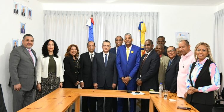 JCE continúa ruta de sensibilización para que sectores se integren a colegios electorales; CODUE garantiza será vocero de la iniciativa