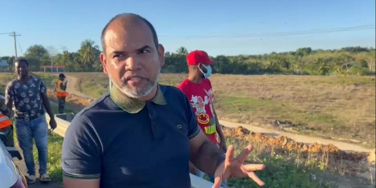 Denuncian coronel busca apropiarse de unos terrenos del Estado