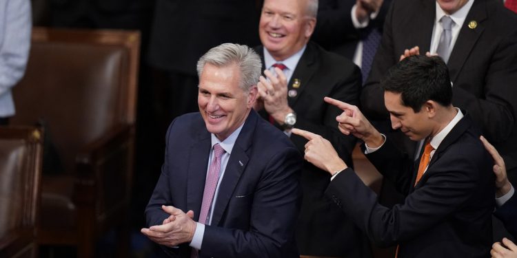 Kevin McCarthy gana la presidencia de la Cámara de Representantes tras 15 rondas de votaciones
