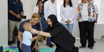 La primera dama y la directora del Inaipi aperturan servicios en CAIPI de Nagua