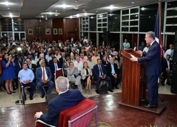 Leonel afirma jamás se puede aceptar que organismos extranjeros digan quién es o no es dominicano