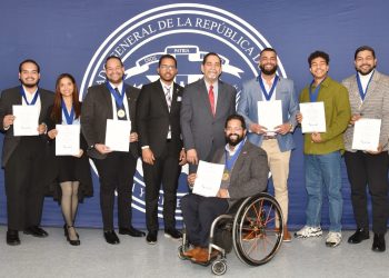Ministerio de la Juventud y Consulado reconocen 14 jóvenes dominicanos en Nueva York 