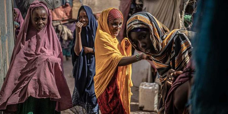 Mujeres frente al cambio climático en Somalia: ¿cómo vencer la sequía con un vaso de agua al día?
