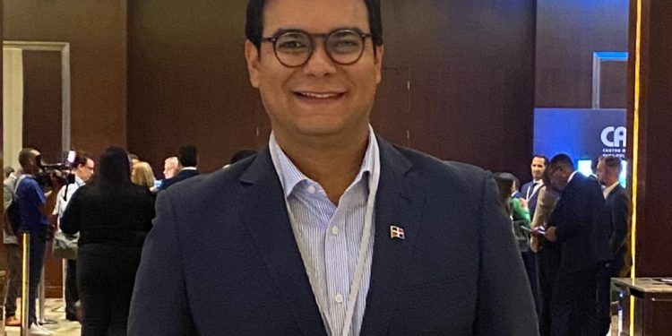 Joven emprendedor pondera impacto saneamiento de arroyo Gurabo 
