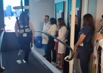 Unión Médica pone en servicio moderno equipo Robótico para la marcha, único en el país
