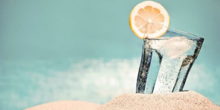 Las bebidas que mejor quitan la sed (después del agua)