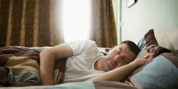 Según expertos de Harvard, dormir más durante el fin de semana podría ayudar a recuperar el sueño perdido
