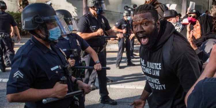 Publican videos del asesinato a golpes del afroamericano Tyre Nichols a manos de 5 policías en EE.UU.