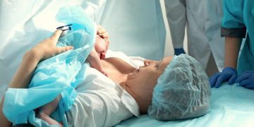 Cesárea humanizada: qué es, beneficios y riesgos
