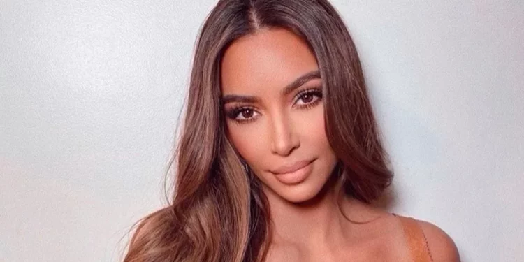 Kim Kardashian presume de belleza natural en TikTok