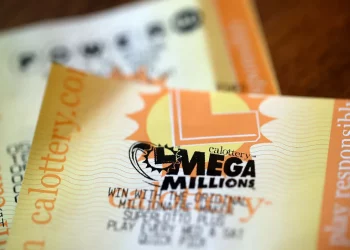 Historia en EEUU: acertó los seis números de la lotería Mega Million, ganó USD 1.350 millones y venció a la mala fortuna del viernes 13