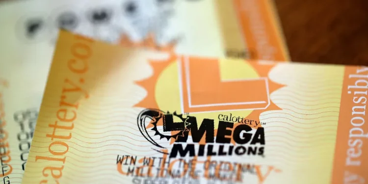 Historia en EEUU: acertó los seis números de la lotería Mega Million, ganó USD 1.350 millones y venció a la mala fortuna del viernes 13
