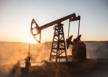 El petróleo de Texas sube un 3,1 % y cierra en 77,41 dólares el barril