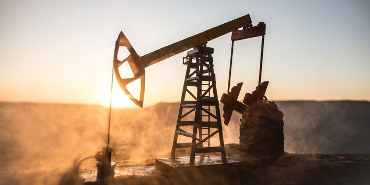 El petróleo de Texas sube un 3,1 % y cierra en 77,41 dólares el barril