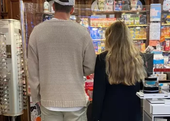 Captaron a Piqué y a Clara Chía comprando supuesta prueba de embarazo