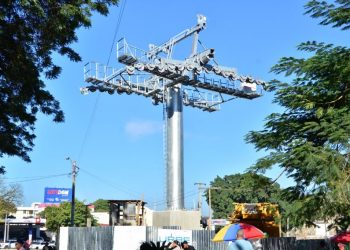 Inician instalar torres sosten para el teleférico de Santiago
