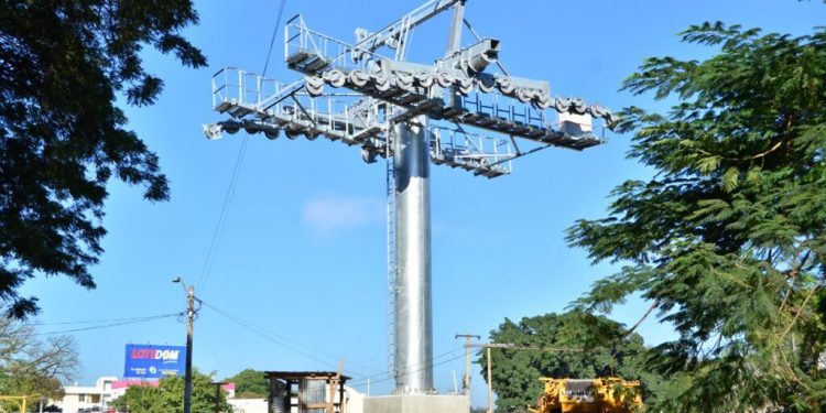 Inician instalar torres sosten para el teleférico de Santiago