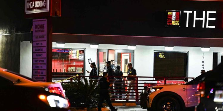 Al menos 10 heridos dejó un tiroteo en un restaurante de Miami durante la grabación de un videoclip