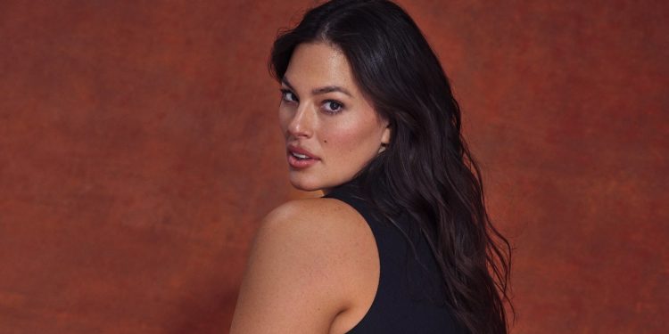 Ashley Graham posa desnuda