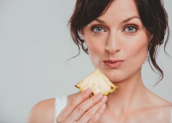Me pica la boca al comer piña, ¿cómo puedo saber si tengo alergia?