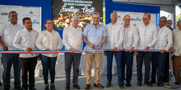 Presidente Abinader inaugurando varias obras en Santiago