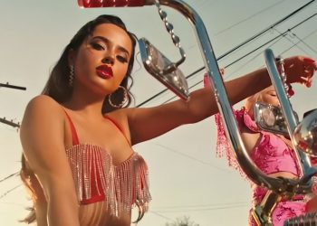 Becky G grabó tema y videoclip con Omega en República Dominicana