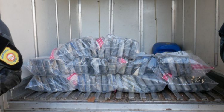 Ocupan 94 paquetes presumiblemente cocaína en San Pedro de Macorís