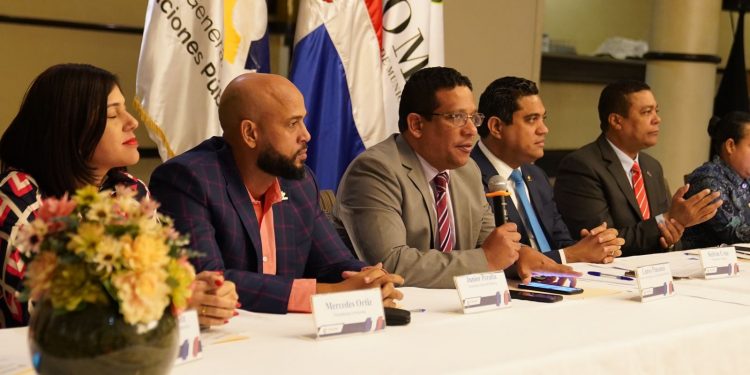 Fedomu y Contrataciones Públicas firman renovación de acuerdo interinstitucional