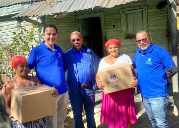 Fundación Dominicana de Urología Dr. Pablo Mateo realiza donaciones a lugareños del municipio de Vallejuelo