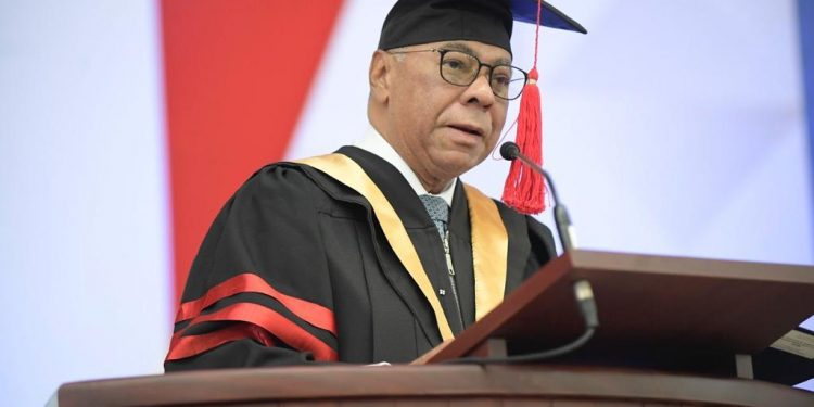 Presidente del TC exhorta a graduandos de la PUCMM abrazar su carrera con fe y esperanza