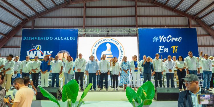 PRM juramenta al alcalde de Las Terrenas Eduardo Esteban Willy
