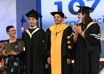 PUCMM celebra 107 graduación en Santiago