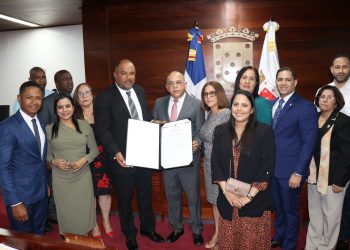 Declaran exministro de Salud Pública Plutarco Arias hijo distinguido de Santiago
