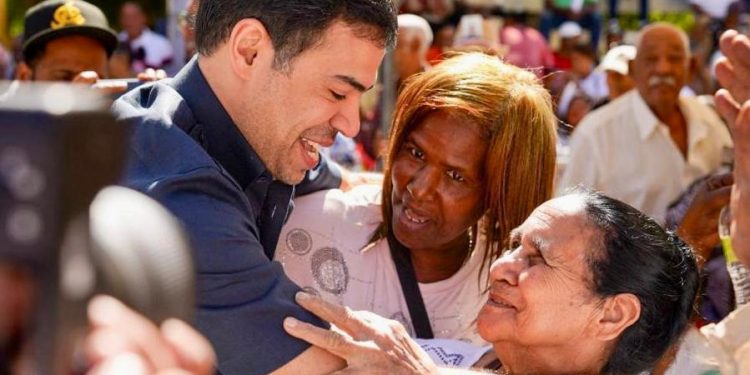Roberto Ángel afirma revolución social de Abinader llega a más de 30 mil personas con “Primero Tú” este año