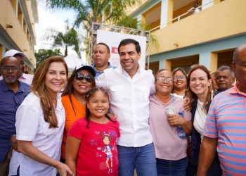 Roberto Ángel y Carolina Mejía encabezan jornada “Primero Tú” en el sector «Los Girasoles»