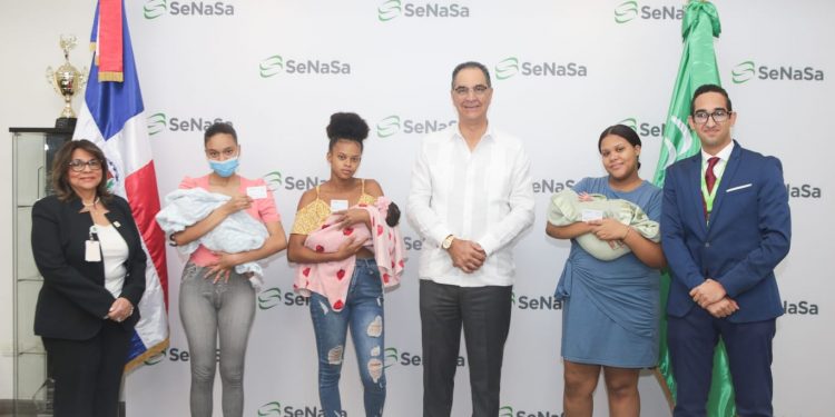 SeNaSa entrega carné a los primeros bebés nacidos en el 2023