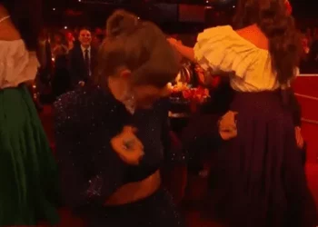 Taylor Swift sorprendió bailando merengue al ritmo de Bad Bunny en los Grammy 2023