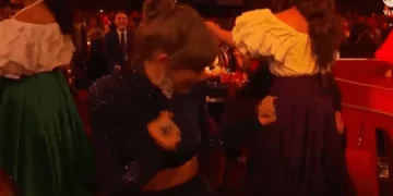 Taylor Swift sorprendió bailando merengue al ritmo de Bad Bunny en los Grammy 2023