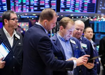 Incertidumbre en los mercados: Wall Street cayó y borró buena parte de las ganancias acumuladas en el año