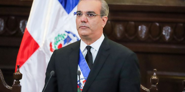 Abinader destaca cifras récord sector turismo; RD recibió ocho millones y medio de visitantes en 2022 y US$8,400 millones en entrada de divisas