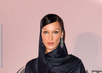Bella Hadid muestra la textura real de su piel