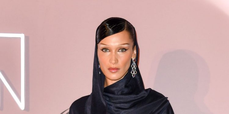Bella Hadid muestra la textura real de su piel