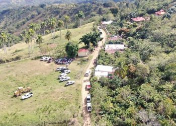 Ministerio de Agricultura da primer picazo para caminos vecinales en Paso La Jagua Guananico