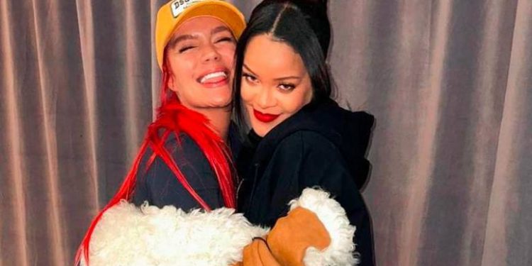 Karol G cuenta lo «chimba» que fue conocer a su ídolo, Rihanna